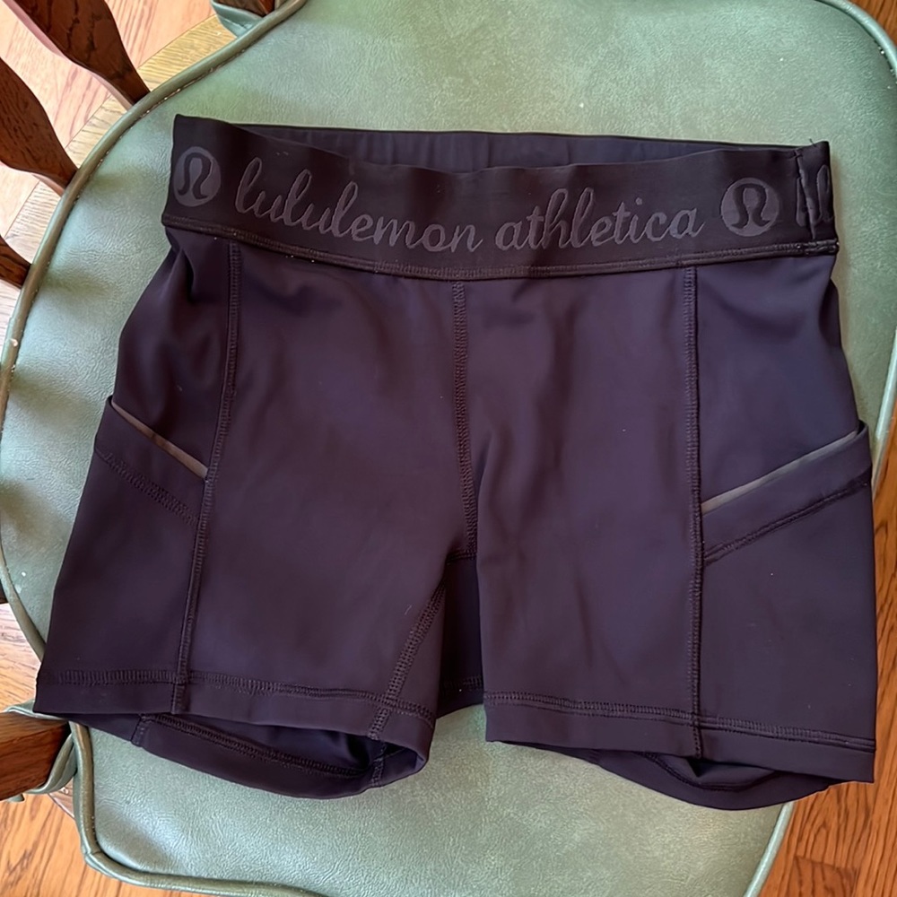 Lululemon shorts size 4, navy, EUC